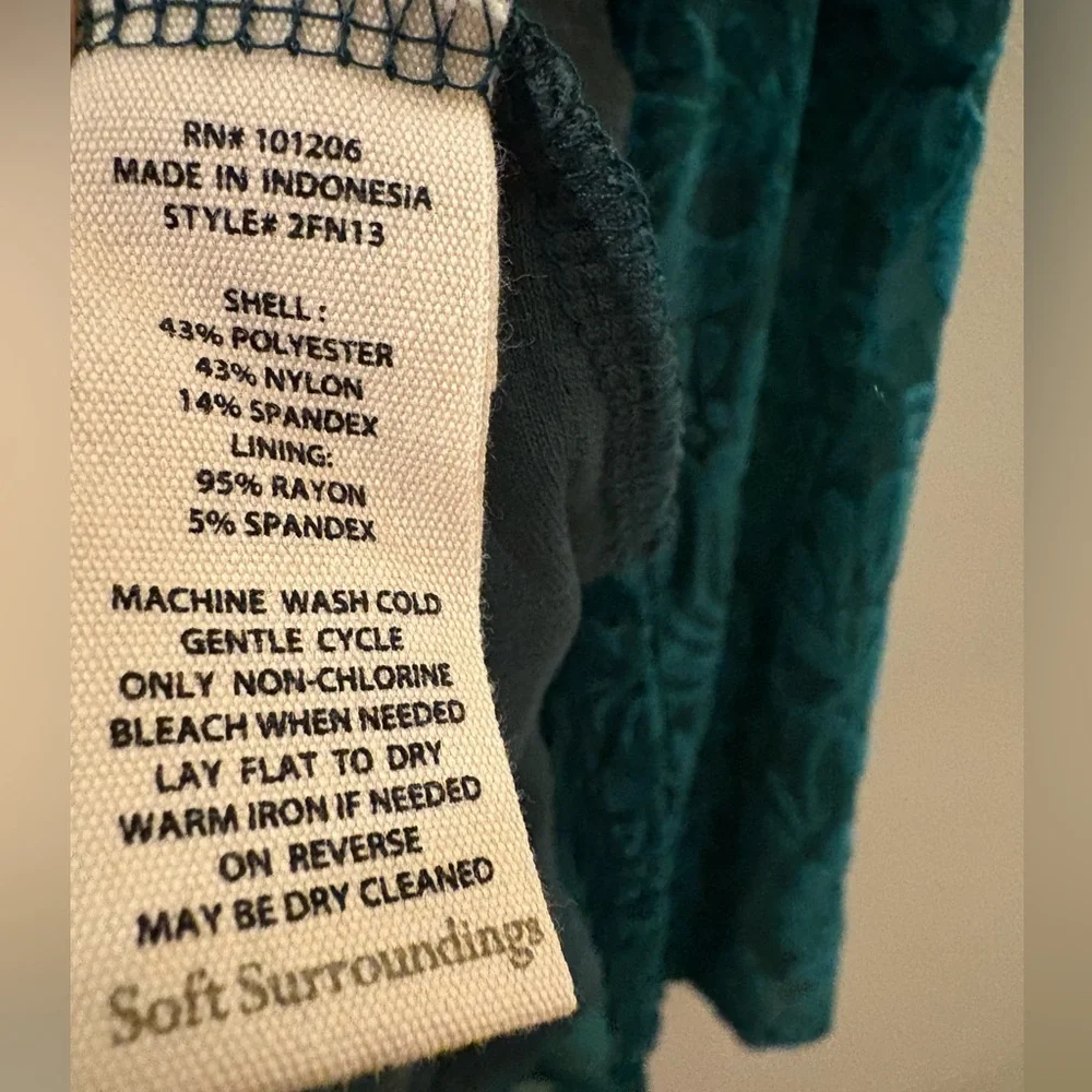 Soft Surroundings Walden Velvet Burnout Turtleneck Top M - Picture 9 of 11